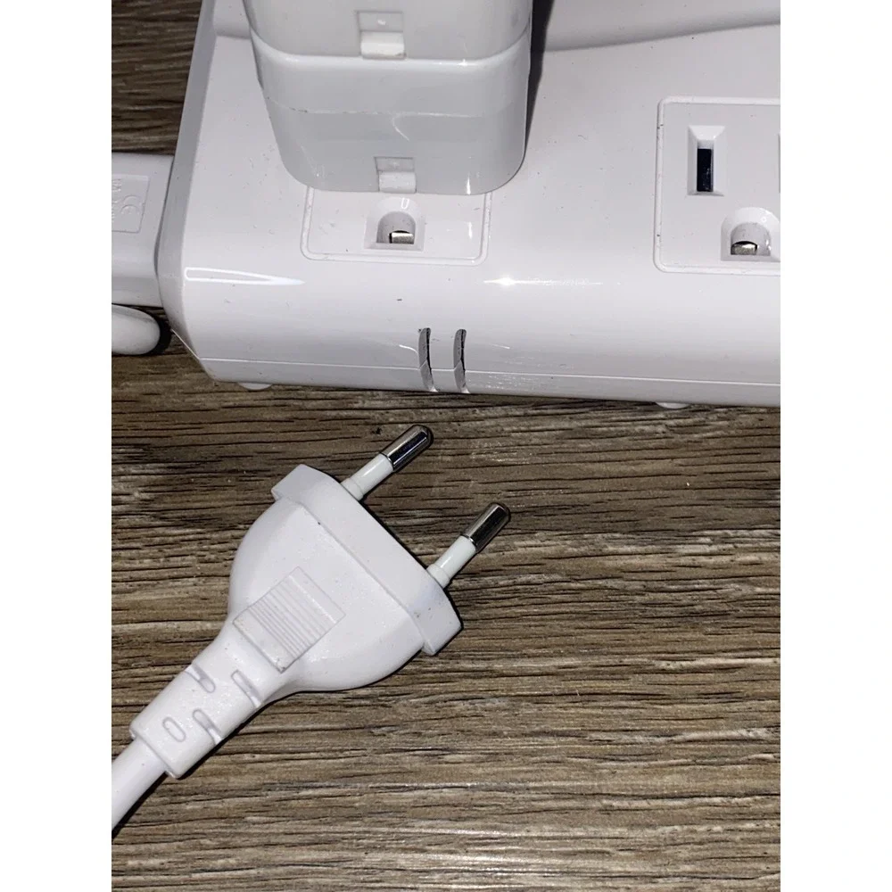 Bestek Universal 200w Travel Power Adapter & Power Converter Model: MRJ201GU